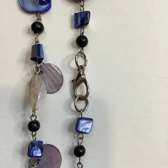 2/$30 VINTAGE Iridescent Blue Shell Necklace - Picture 7 of 10